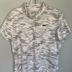 Nike women’s short sleeve golf shirt size L